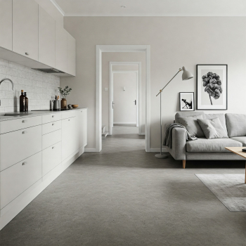 Posadzka z mikrocemenu w salonie z kuchnią